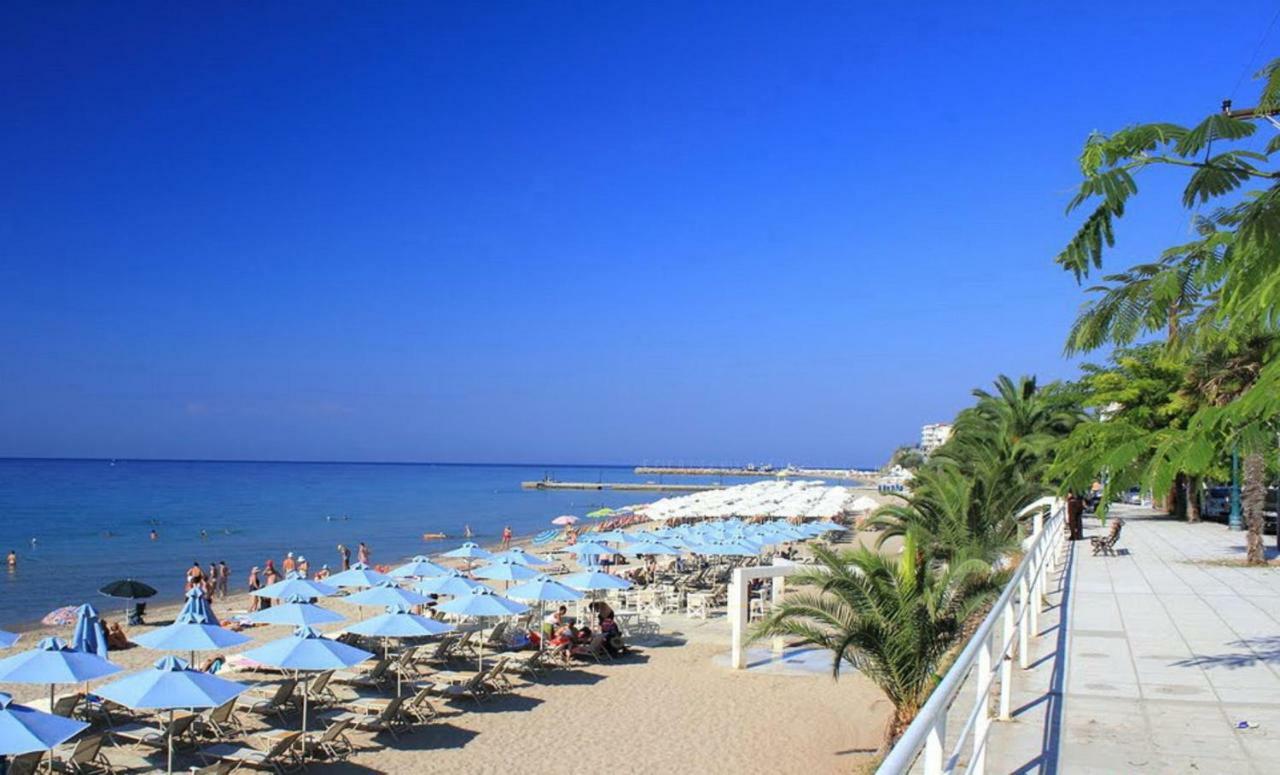 Sea Star Apartments Kallikratia Nea Kallikrateia Buitenkant foto