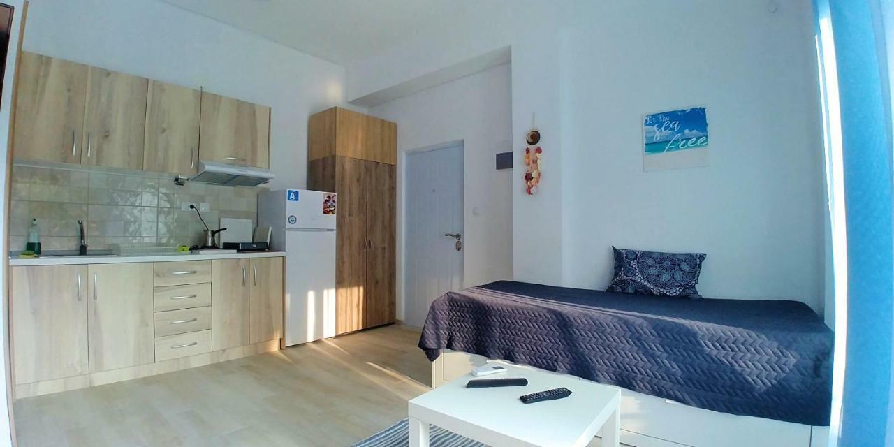 Sea Star Apartments Kallikratia Nea Kallikrateia Buitenkant foto
